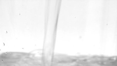 su dökme - yakın çekim