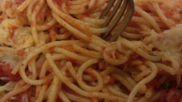 Jedzenie spaghetti — Wideo stockowe