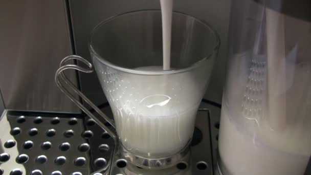 Macchiato con leche — Vídeos de Stock