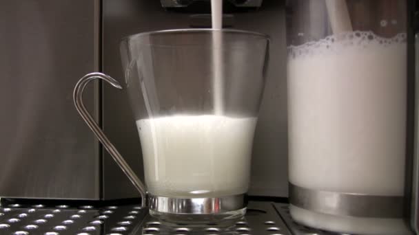 牛奶和咖啡 — 图库视频影像