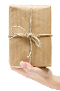 kahverengi bir paket holding