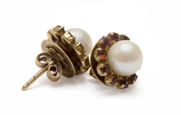 Granat Ohrringe mit Perlen — Stockfoto
