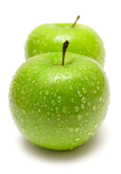 Twee groene appels in een rij — Stockfoto