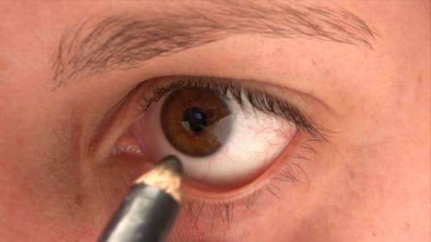 Lápiz de lápiz de ojos — Vídeo de stock
