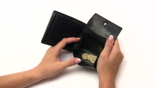 Filling an Empty Wallet — Stock Video