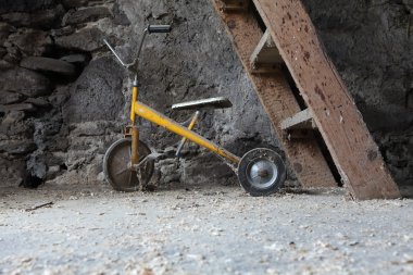 antika bir üç tekerlekli bisiklet