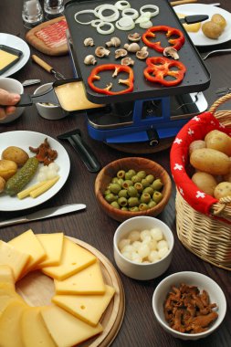raclette akşam yemeği
