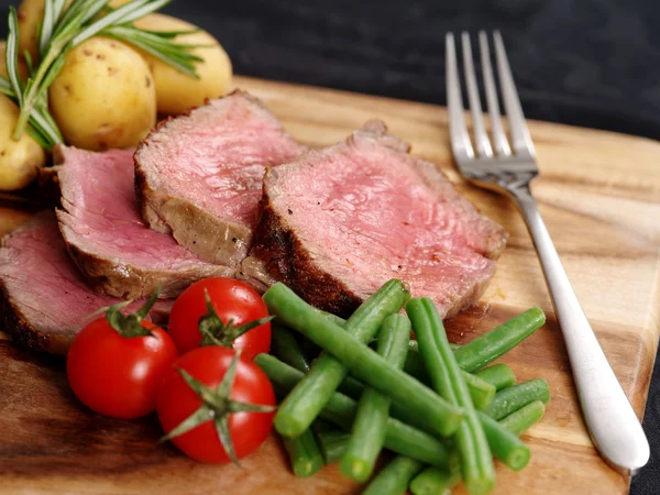 Cena de bistec en rodajas — Foto de Stock