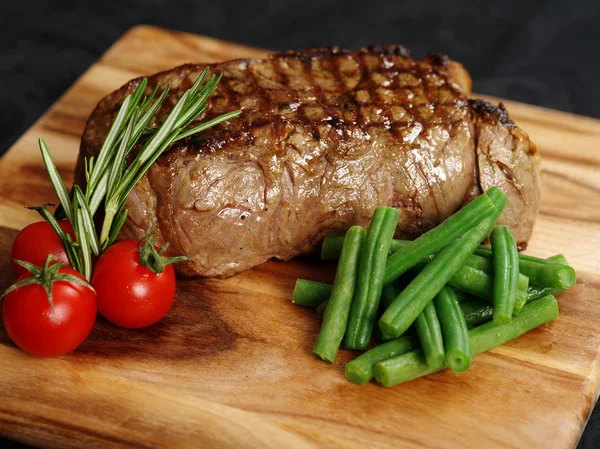 Lezzetli sığır filetosu biftek yemek — Stok fotoğraf