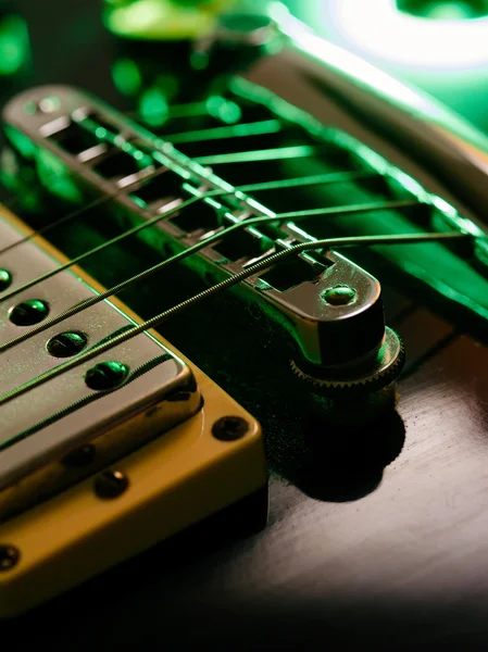 Ηλεκτρική κιθάρα χορδές και γέφυρα μακροεντολή — Φωτογραφία Αρχείου