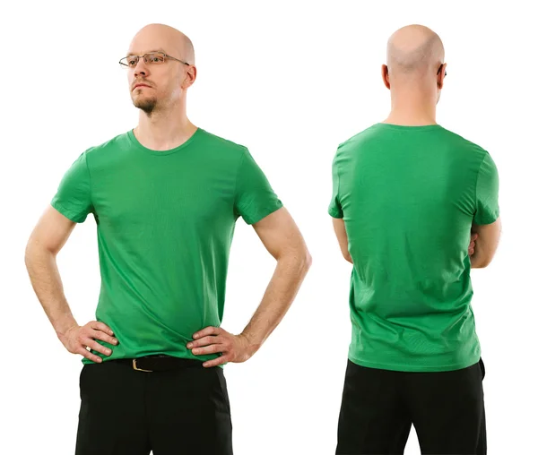 Hombre con camisa verde en blanco — Foto de Stock