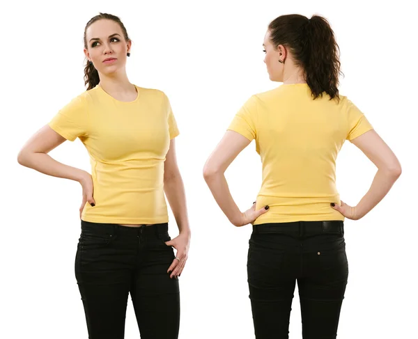 Usmívající se žena nosí prázdné žluté tričko — Stock fotografie