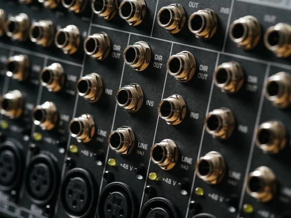 Input/output panel av en resonansbotten — Stockfoto