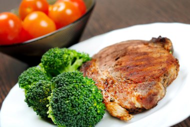 Brokoli ile ızgara et