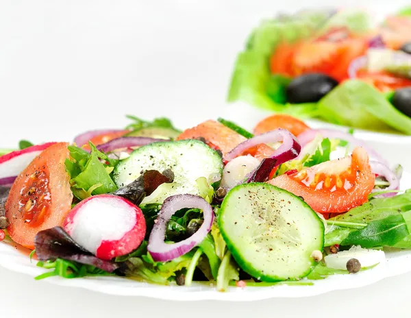 Plaat met salade — Stockfoto