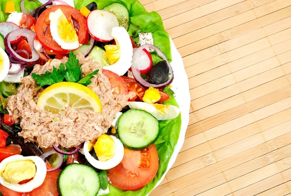 Salada com atum — Fotografia de Stock