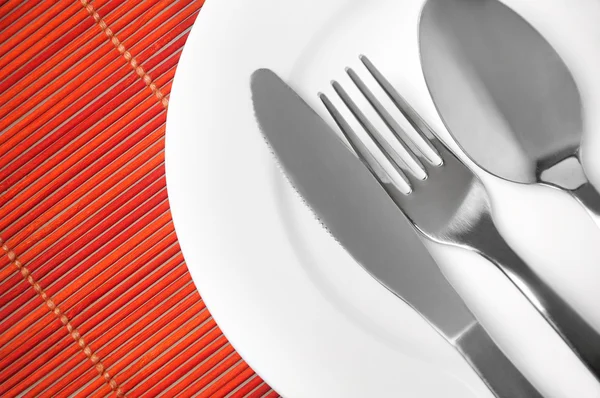 Empty plate and utensils — Stock Photo, Image