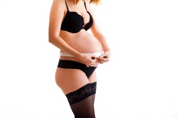 Donna incinta che indossa lingerie — Foto Stock