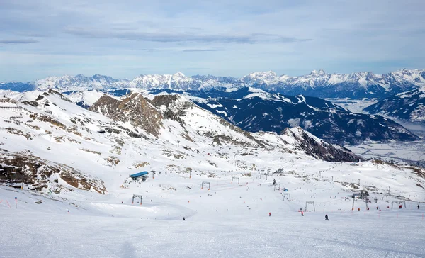 Hiver avec pistes de ski de la station de kaprun — Photo