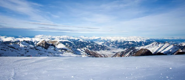 Winter met ski-pistes van kaprun resort — Stockfoto