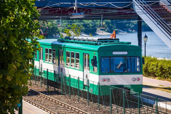 Green suburb train in Budapest — Stock Photo, Image