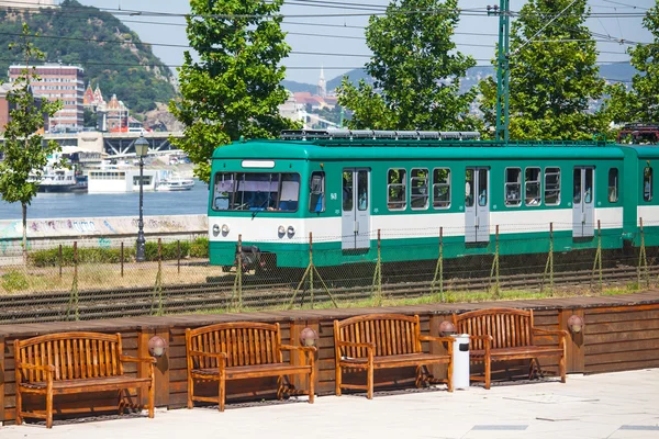 Green suburb train in Budapest — Stock Photo, Image