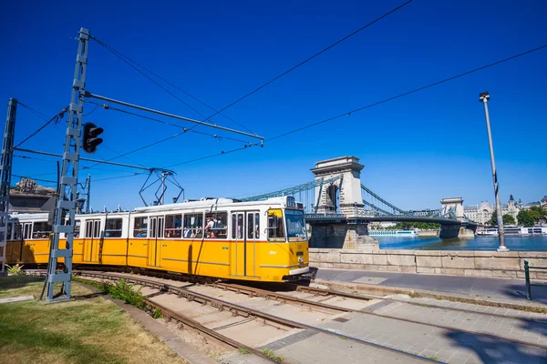 Yellow tram on the river bank of Danube in Budapest — Stock Photo, Image