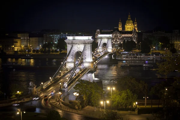 Lánchíd felső Duna, Budapest utca-és városrészlet — Stock Fotó