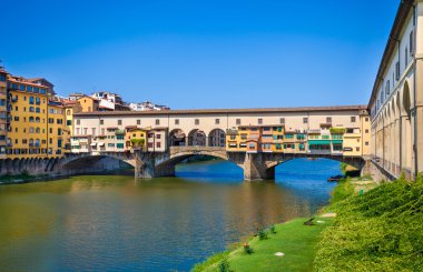 Ponte vecchio görünümü Floransa'da arno Nehri üzerinde