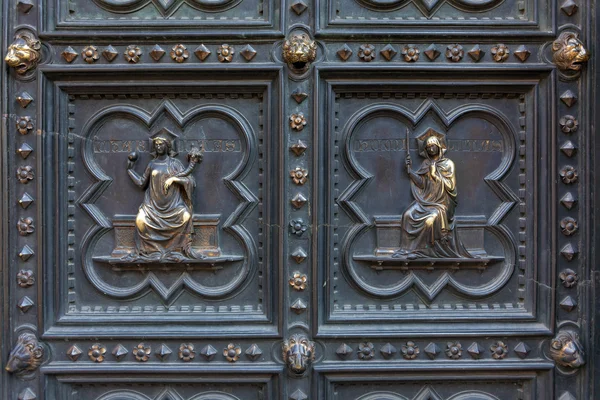 Detalj om baptistery bronsedør, Firenze – stockfoto