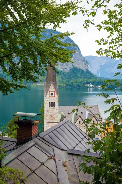 Utsikt över hallstatt christuskirche kyrkklockan tornet — Stockfoto