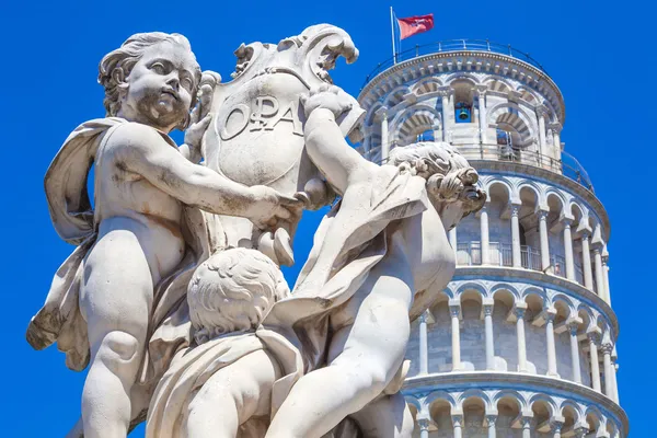 Pisa Duomo og Kilden med engler i Pisa – stockfoto