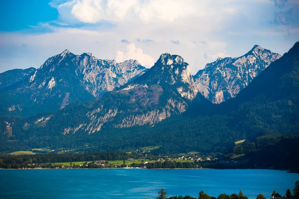 Wolfgang Ver lago con picos Sparber y Bleckwand —  Fotos de Stock