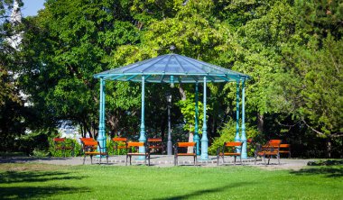 buda catle park içinde güzel pergola