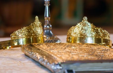 Düğün kron ve tören için hazırlanan İncil