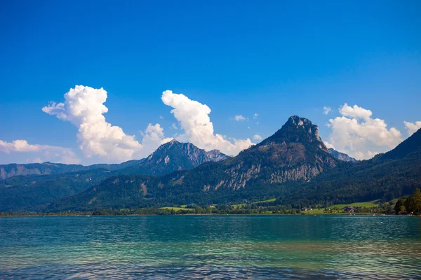 Wolfgang See lago con Sparber e Bleckwand picchi — Foto Stock