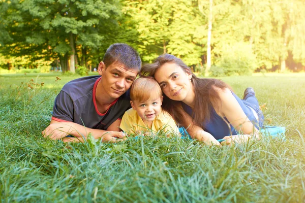 Happy beautiful young family — Stock Photo, Image