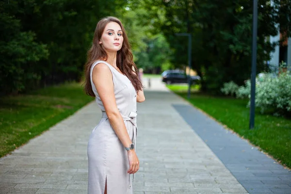 Junge Schöne Frauen Stadtpark — Stockfoto