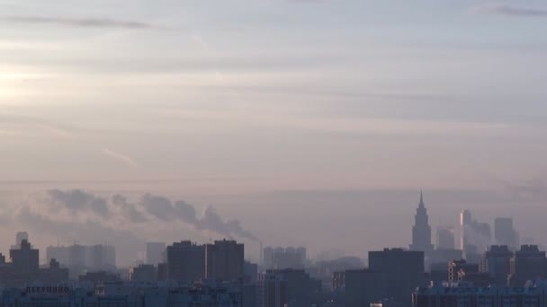 Stad in een smog — Stockvideo