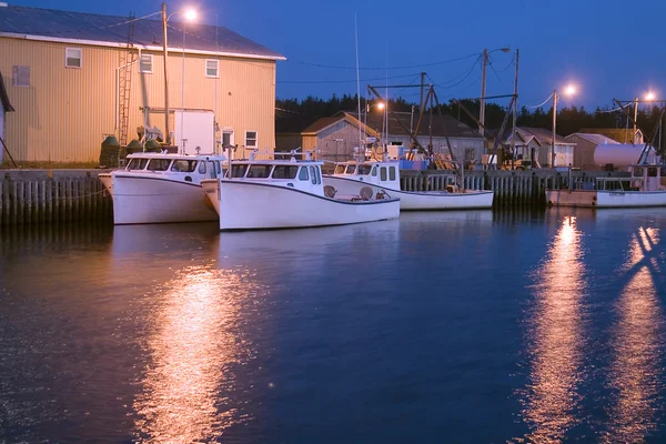 Barcos de pesca à noite — Fotografia de Stock