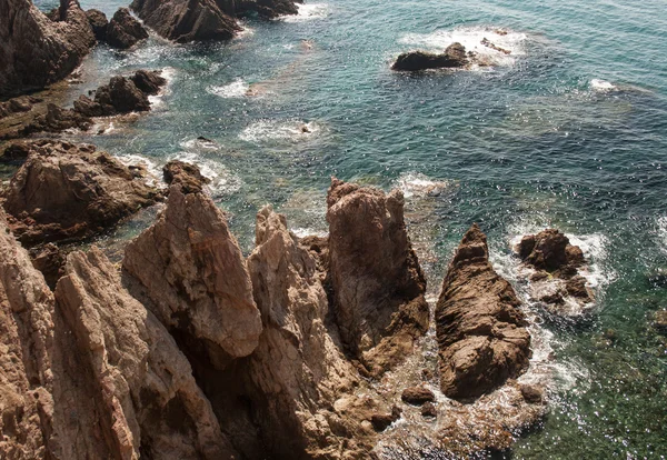 岩の多い海岸線 — ストック写真