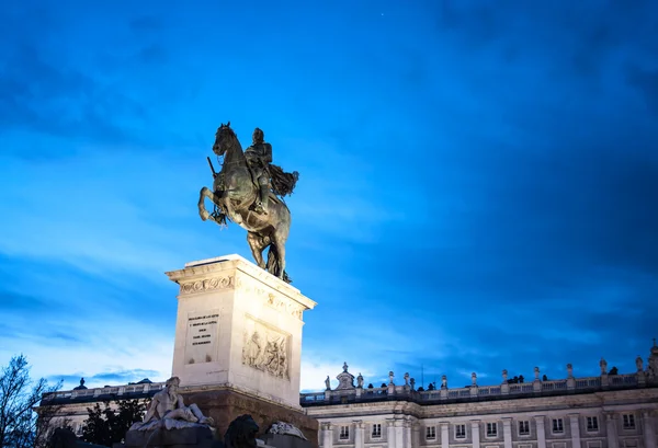 Statue au crépuscule — Photo