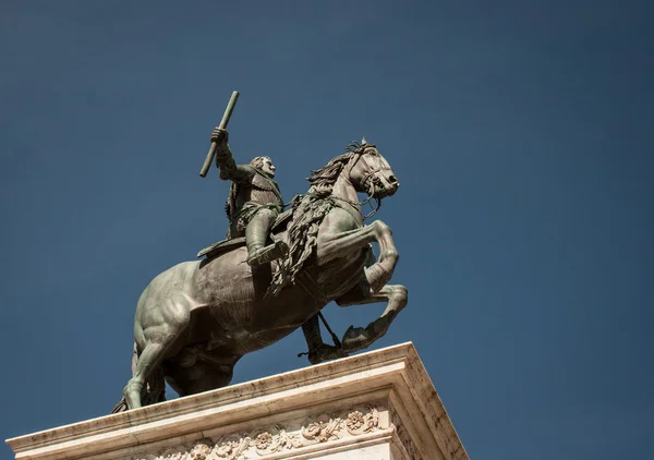 Horse and rider statue — Stock Photo, Image