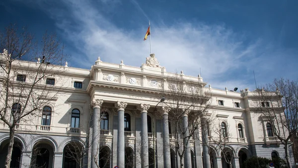 Pilares no edifício da frente — Fotografia de Stock