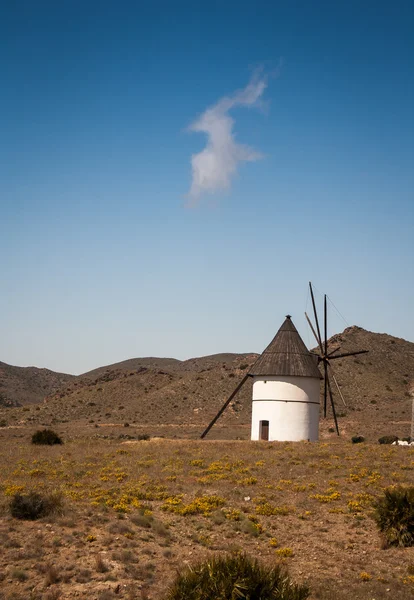 Větrný mlýn ve Španělsku — Stock fotografie