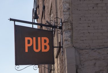 bir pub için işaret