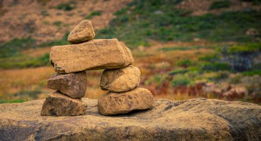 Newfoundland 'daki kayaların inukshuk' u