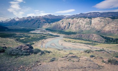 El Chalten vadisinde bir nehir.