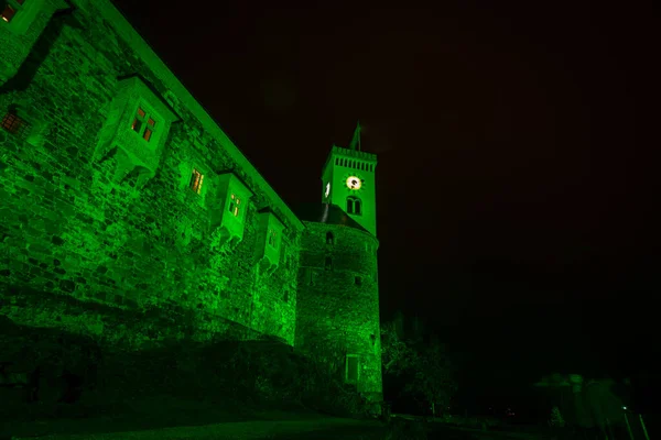 Muralla Fortaleza Verde Por Noche Liubliana —  Fotos de Stock