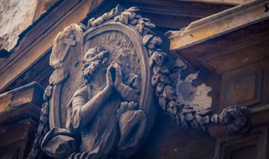 Palermo İtalya 'daki bir katedralde dini yardım 